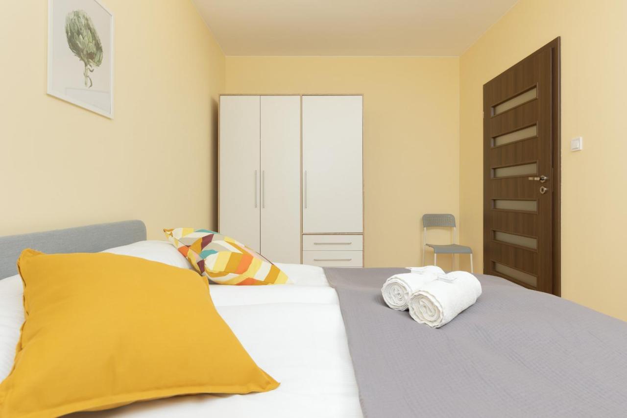 Praga Family Apartment With Parking By Noclegi Renters Varšava Exteriér fotografie