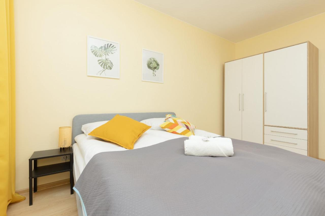 Praga Family Apartment With Parking By Noclegi Renters Varšava Exteriér fotografie